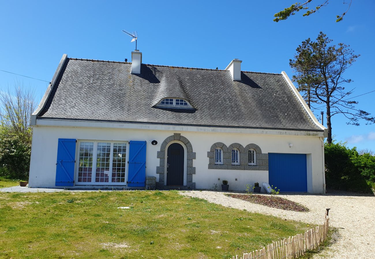 Ferienhaus in Plouguerneau - Ty Peoc'h - The beauty with blue shutters, 2steps from the beaches