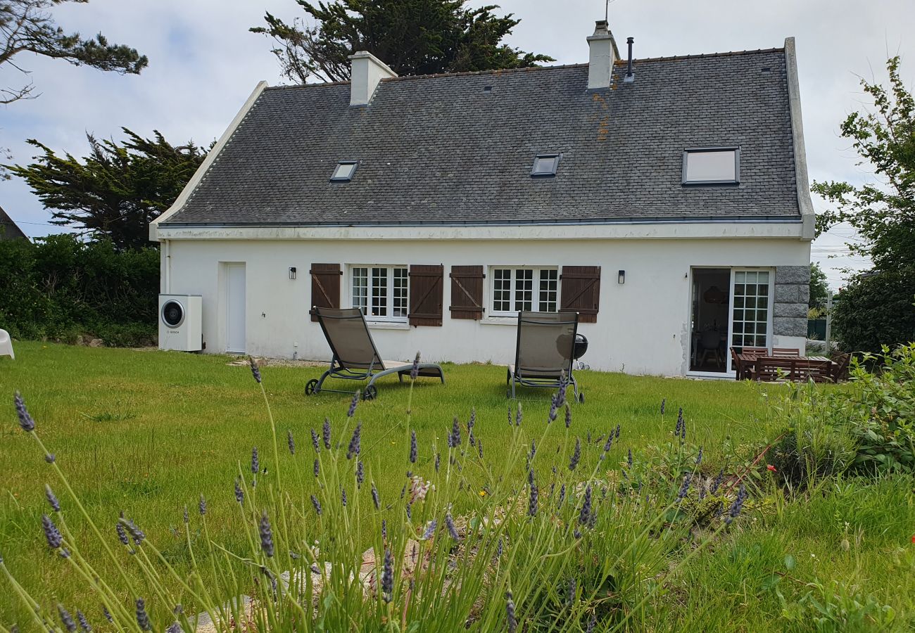 Ferienhaus in Plouguerneau - Ty Peoc'h - The beauty with blue shutters, 2steps from the beaches