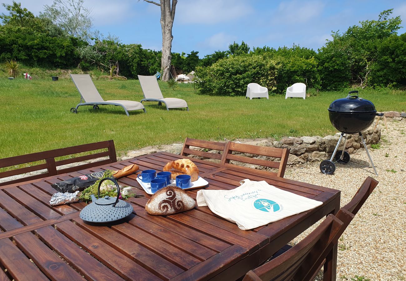 Ferienhaus in Plouguerneau - Ty Peoc'h - The beauty with blue shutters, 2steps from the beaches