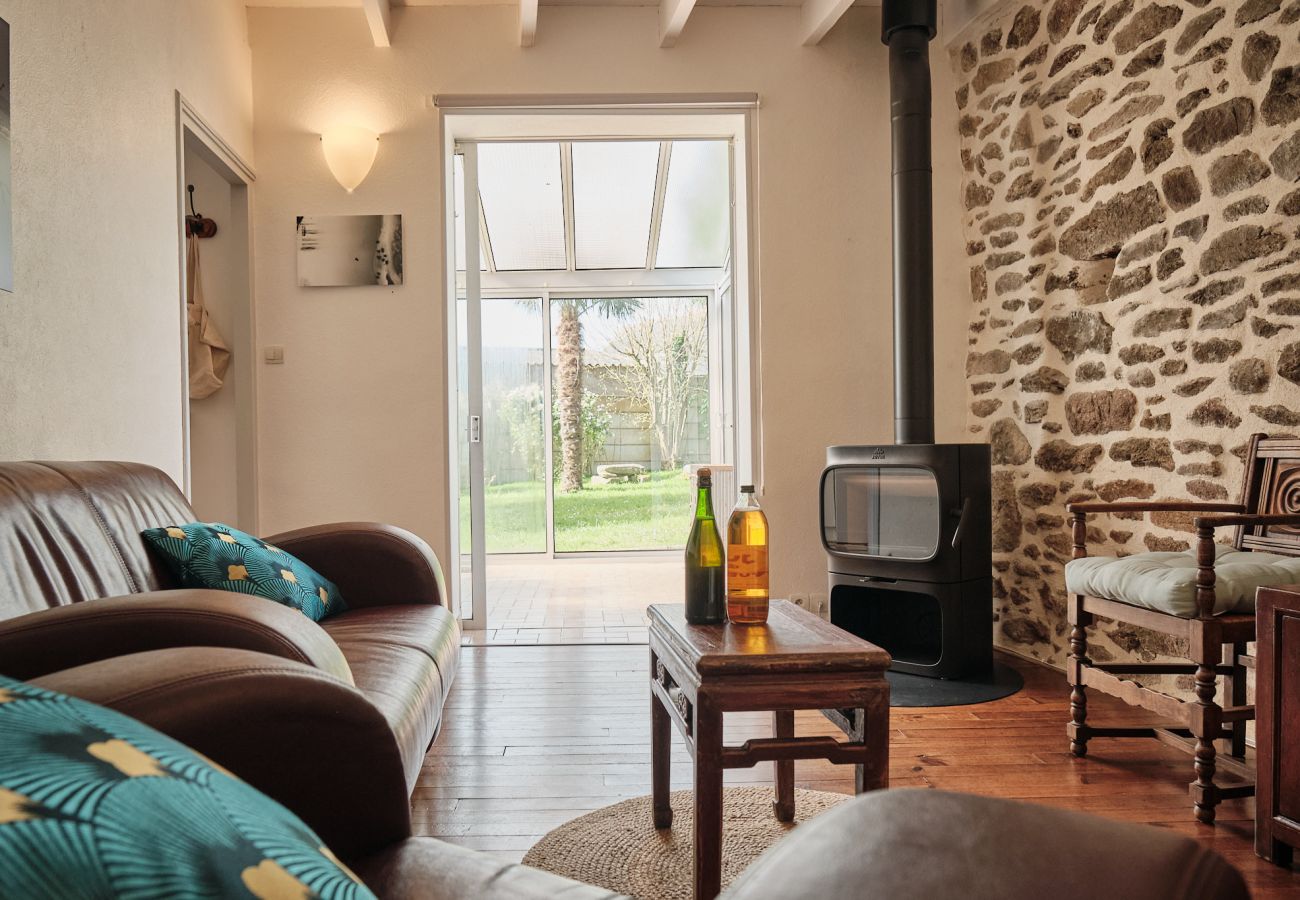 House in Plouguerneau - House Dolmen, authentic, cosy and just by the seaside