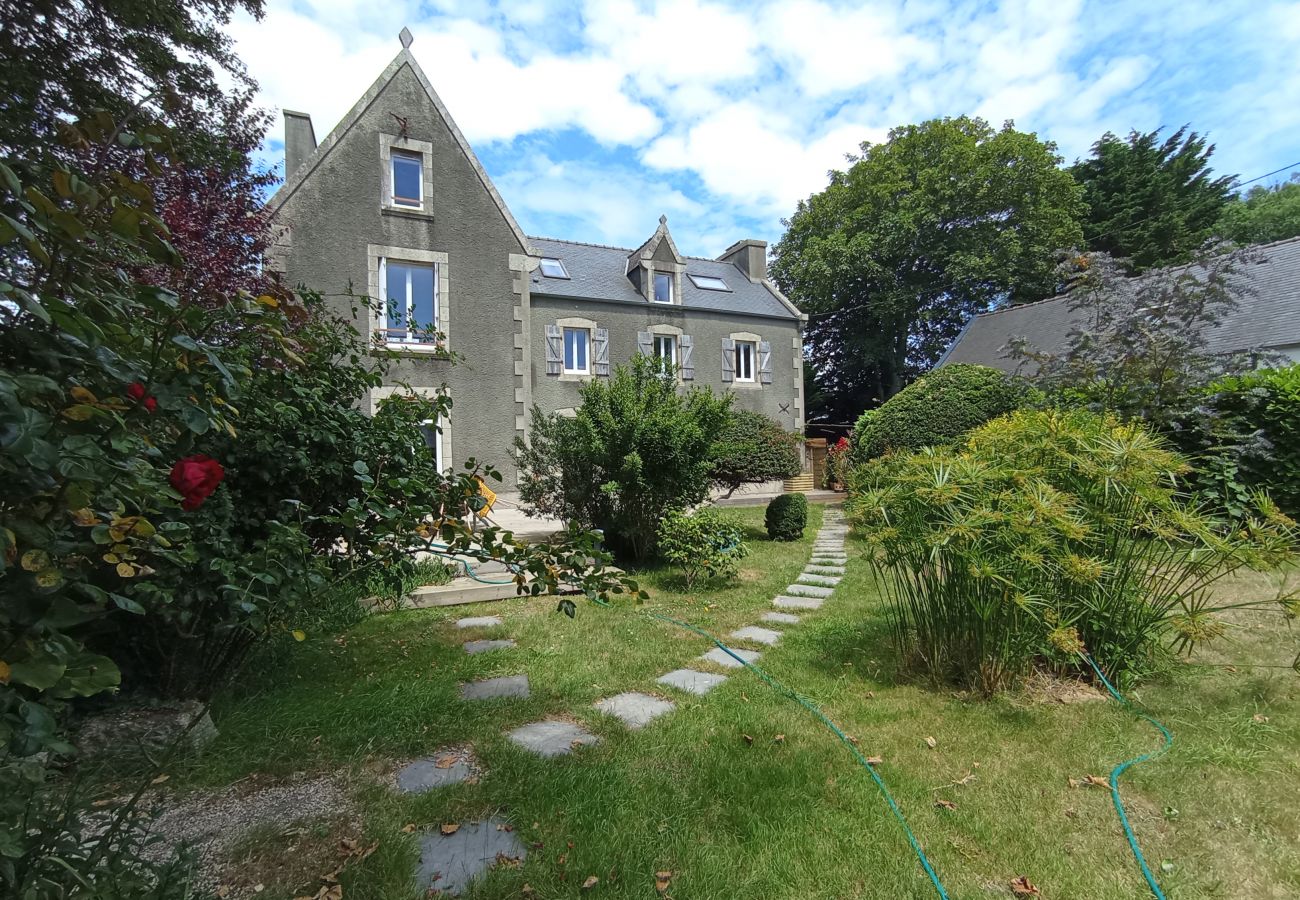 House in Guissény - Gorgeous house - the authentic charm of the 1930s, 2 steps from the beach