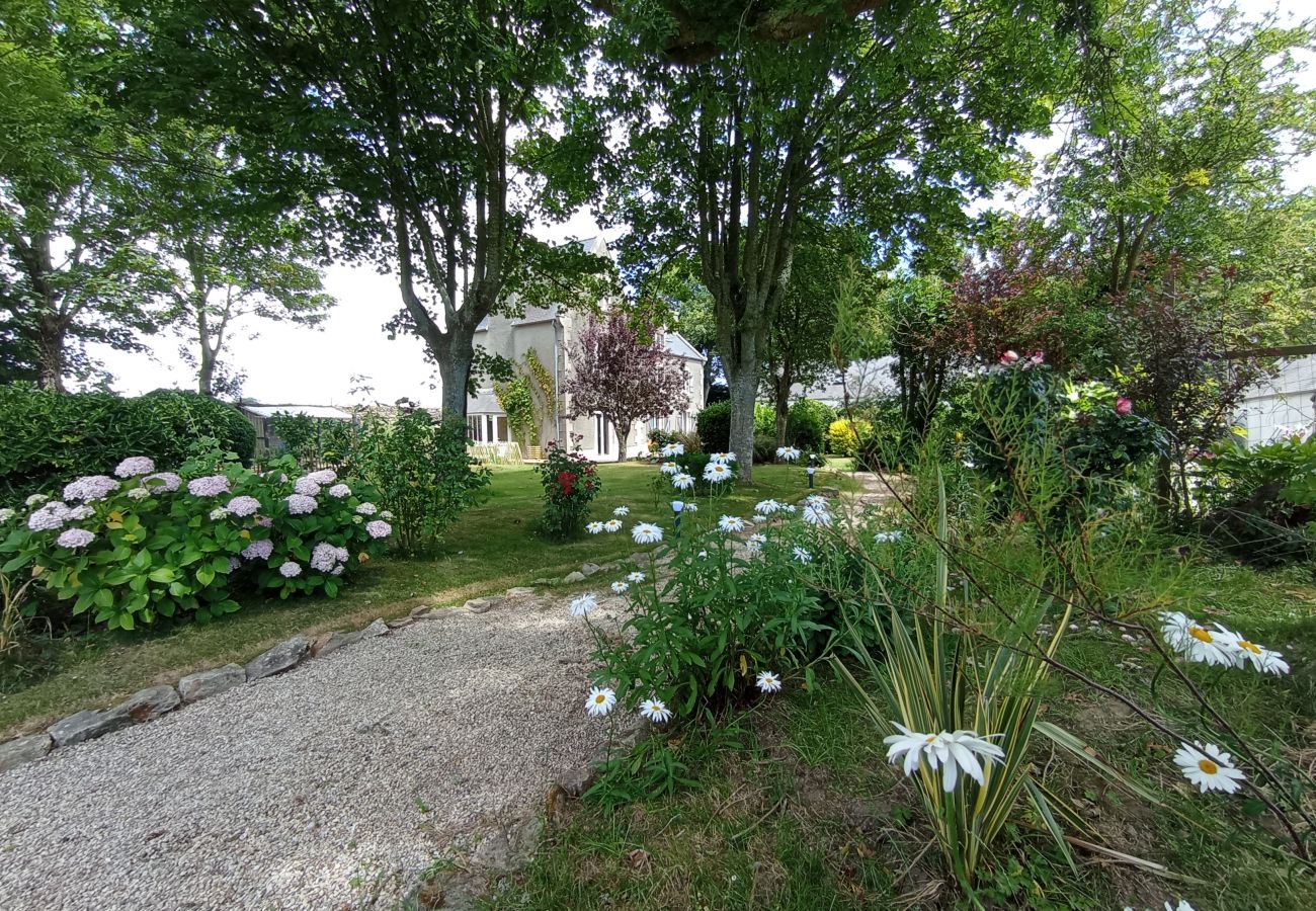 House in Guissény - Gorgeous house - the authentic charm of the 1930s, 2 steps from the beach
