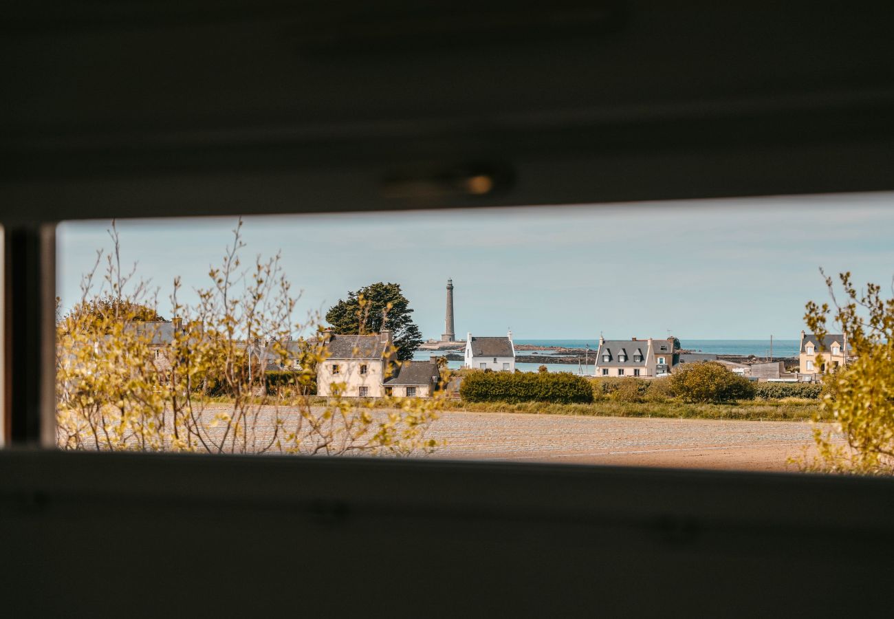 Maison à Plouguerneau - Gwennili - Maison bioclimatique bord de mer, vue sur le phare
